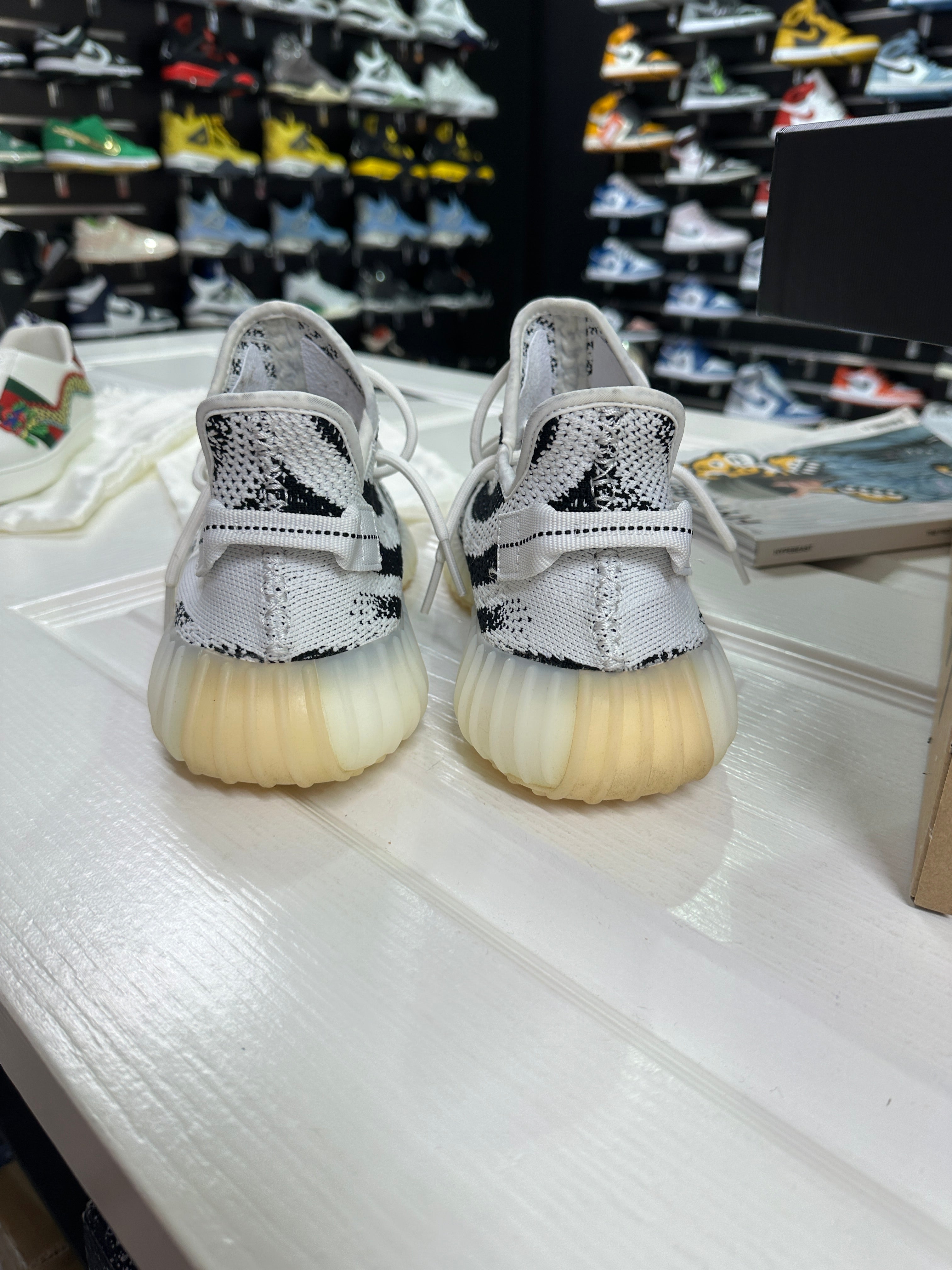 Yeezy hot sale zebra shop