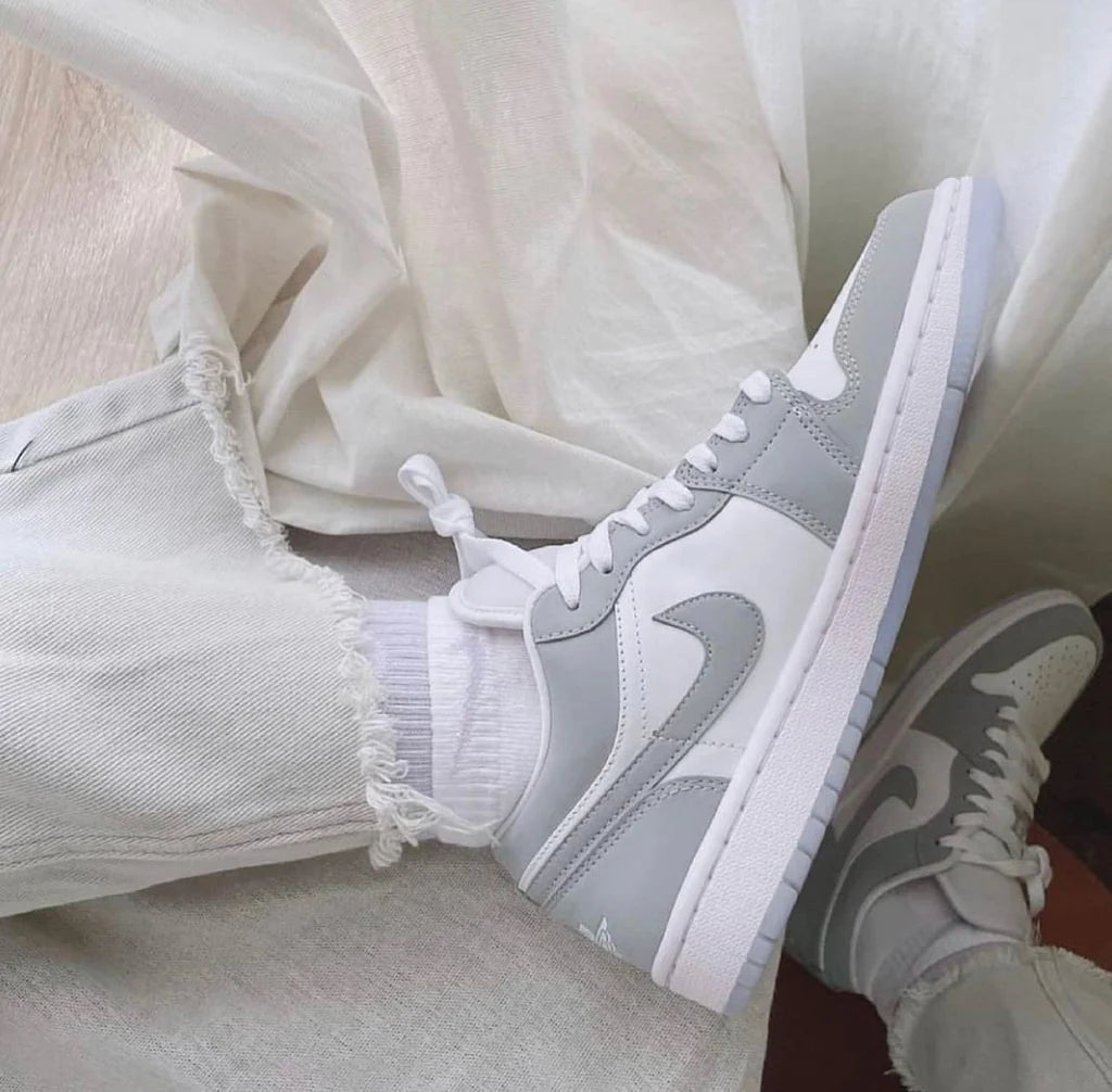 JORDAN 1 LOW 'WOLF GREY' (WMNS)